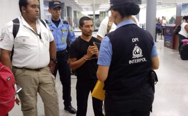 Interpol entrega a hondureño prófugo implicado en varios crímenes