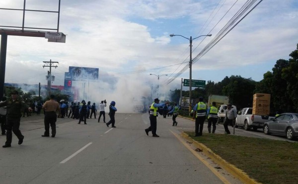 Conductores provocan caos en bulevar del este de San Pedro Sula