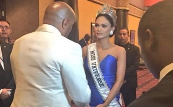 Encuentro frente a frente entre Steve Harvey y Miss Universo