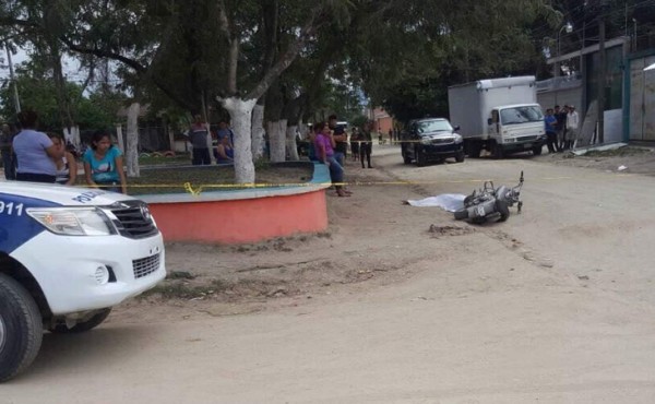 Desde carro en marcha matan a un motociclista en San Pedro Sula