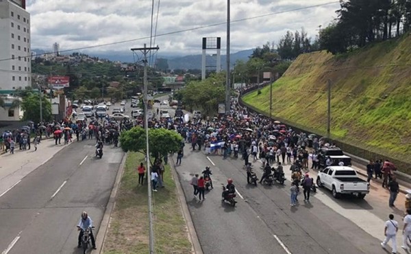 Honduras: Quema de llantas, bombas lacrimógenas y desalojos en jornada de protestas