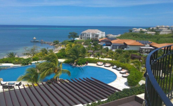 Investigan compra de lujosa casa de Baldetti en Islas de la Bahía