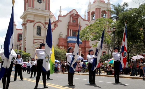 Fiesta cívica: Honduras celebra hoy su 197 años de independencia