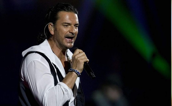 Ricardo Arjona se enoja y abandona entrevista con CNN