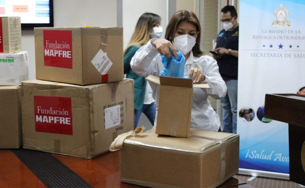 Hospitales San Felipe y Escuela reciben 105,000 artículos de bioseguridad
