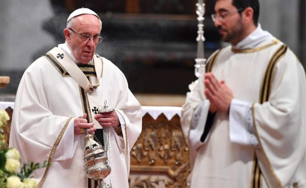 Papa insta al mundo a 'detener a los señores de la guerra'