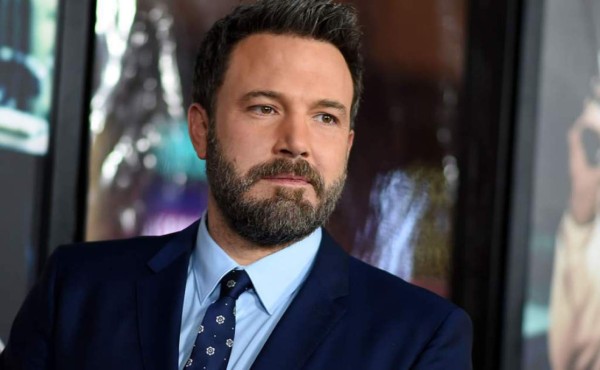 Ben Affleck sufre recaída en el alcohol y es captado tambaleándose en plena calle