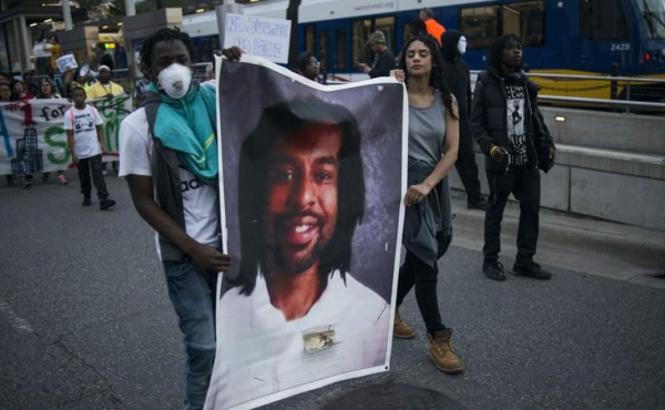 Familia de ciudadano negro muerto por policía obtiene indemnización en EUA  
