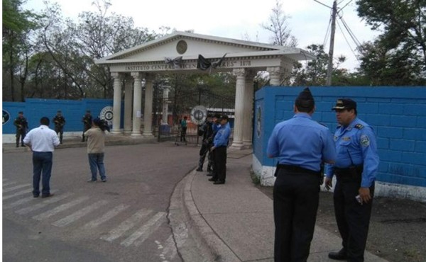 Capturan a dos supuestos pandilleros en cercanías del Vicente Cáceres