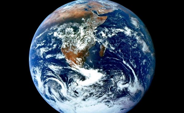 NASA: La Tierra se 'tambalea' por sobrecarga lateral