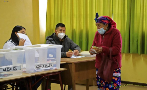 Chile inicia segunda jornada de histórica elección para cambiar su eje social