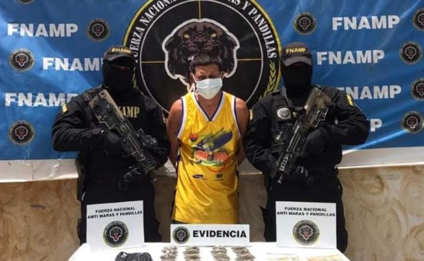 Capturan a sujeto investigado por venta de droga en puesto de frutas en Comayagua