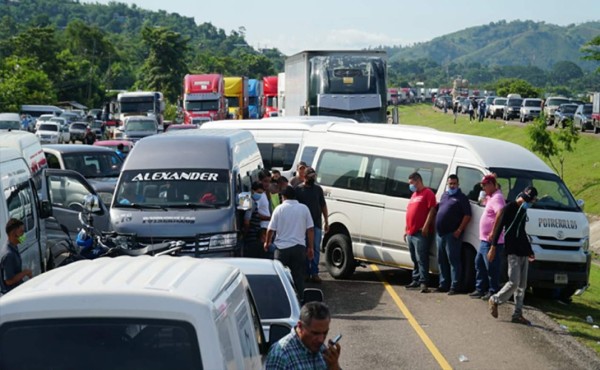 Tomas, desalojos y reunión de emergencia con transportistas este martes