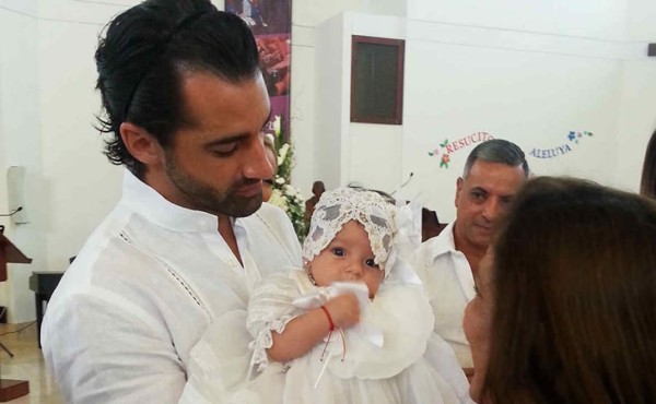 Adamari López y Toni Costa bautizaron a Alaïa