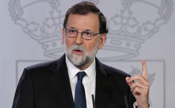Rajoy pide cesar al gobierno catalán y convocar elecciones en 6 meses