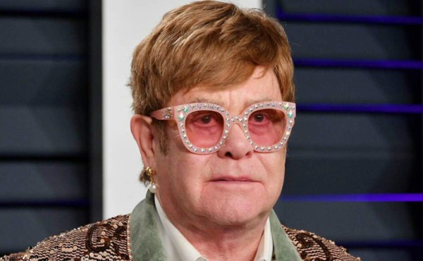 Elton John defiende a Meghan y Harry tras críticas por sus vacaciones