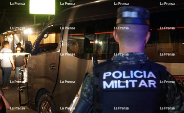 La Policía Militar acordonó el área donde falleció el chofer.