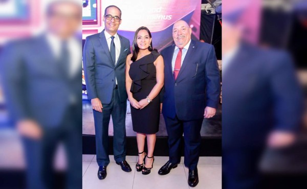 Pura rumba para festejar el aniversario de United Airlines en Honduras