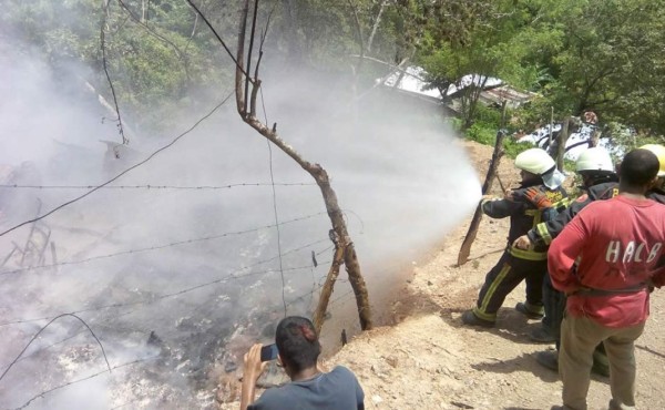 Dos niños mueren al incendiarse su casa en Villanueva, Cortés