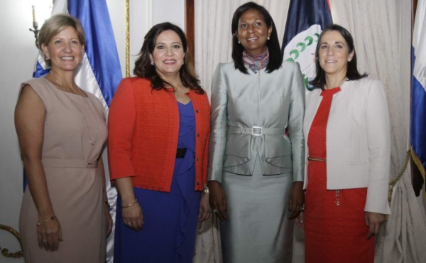 Cuatro primeras damas departen en Tegucigalpa