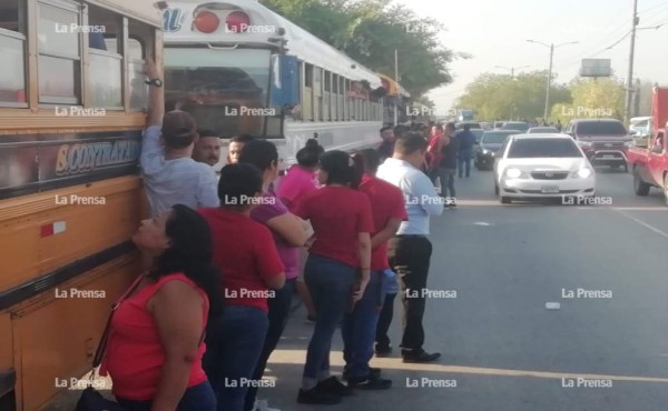 Transporte se paraliza en apoyo a médicos y docentes