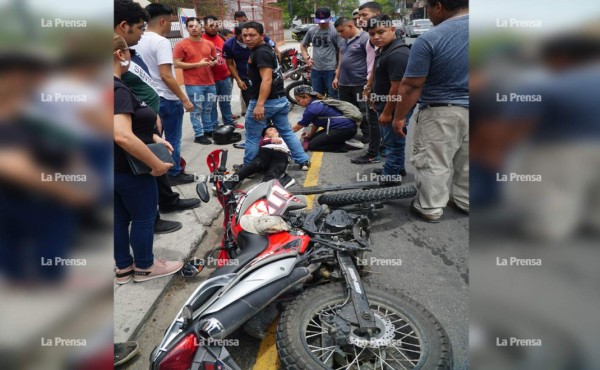 Motociclista sufre accidente en el barrio Guamilito de San Pedro Sula