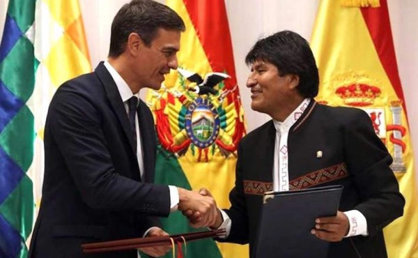 España critica papel del ejército y policía en la renuncia de Evo Morales