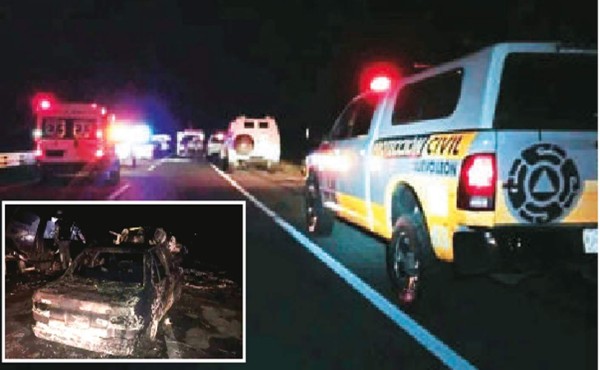 La familia iba en su camioneta, que fue impactada por un camión cisterna en la carretera.