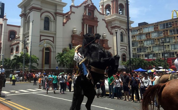 Desfile hípico, una tradición esperada por los sampedranos
