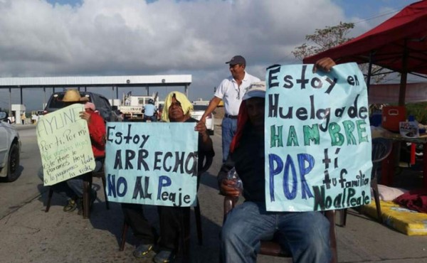 Más de 24 hrs de huelga de hambre contra peaje hacia El Progreso