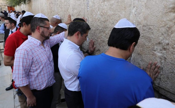 This picture taken on July 8, 2021 shows a view of a water fountain that is part of a Second Temple period (516 BC-AD 70) public building, considered to be one of the most luxurious found to date, as they are unveiled by the Israel Antiquities Authority in Jerusalem. - Israeli archaeologists unveiled new parts of a major public building in Jerusalem just metres from where the Second Jewish Temple is believed to have stood two millennia ago. The opulent hall used by elites is the latest discovery to be made public by the Israeli Antiquities Authority (IAA) from what it refers to as the Western Wall Tunnels in the Old City in Israeli-annexed east Jerusalem. (Photo by Emmanuel DUNAND / AFP)