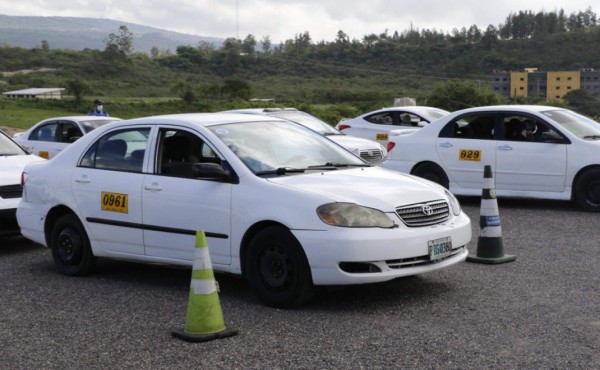 Conductores de taxi y carga recibirán este fin de semana la segunda dosis de Moderna