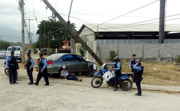 Supuesto robavivienda choca con poste tras persecusión policial