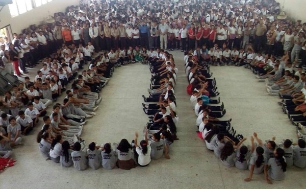 Escolares hondureños celebran los primeros 100 días de clases