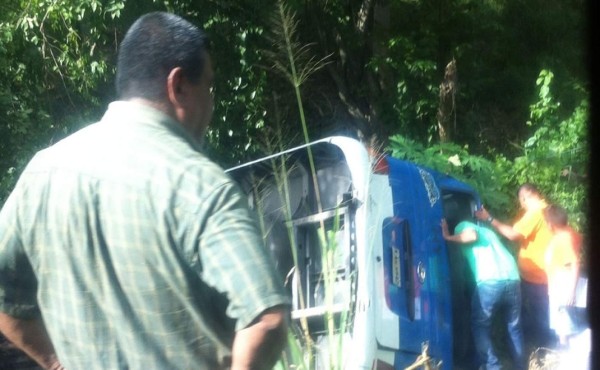 Accidente de bus deja ocho heridos en La Ceibita