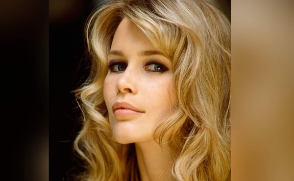 Así luce la supermodelo Claudia Schiffer a sus 46 años