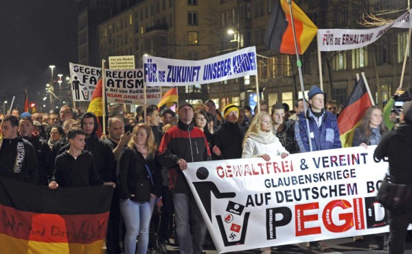Miles de manifestantes participan marcha islamófoba en Alemania