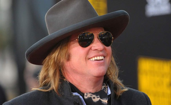 Val Kilmer niega sufrir tumor  