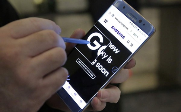 Samsung ofrece recambio del Note 7 en aeropuertos tras prohibición para volar