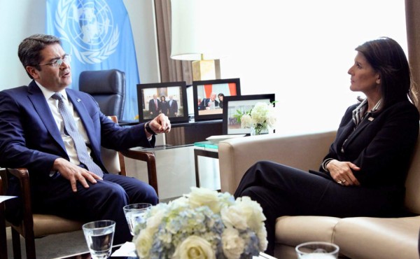 Presidente Hernández se reúne con Nikki Haley en Nueva York