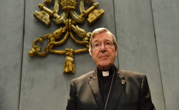 Las acusaciones de abuso sexual persiguen al tesorero del Vaticano