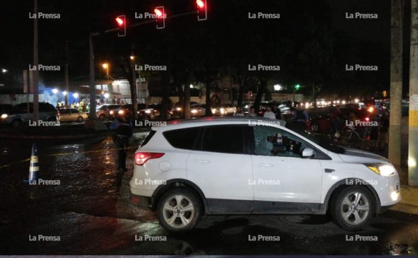 Esta es la camioneta en la que se conducía el hombre tiroteado hoy por la noche.