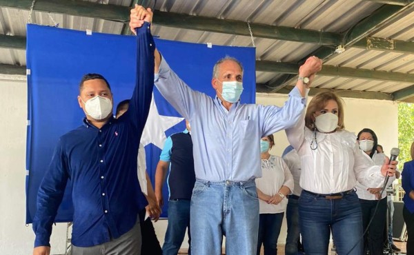 Nasry Asfura presenta a Rolin Peña como precandidato a alcaldía de San Pedro Sula