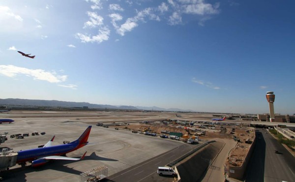 Cancelan 40 vuelos por calor en Phoenix  