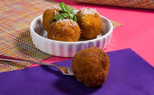 Croquetas de macarrones con queso