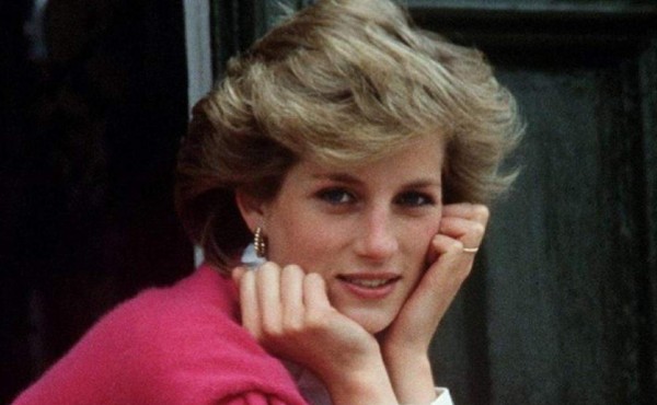 Revelan fotos de Lady Di en bikini