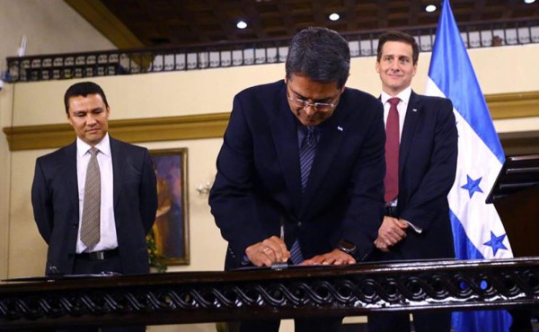 Honduras firma convenio de cooperación con Amazon Web Service