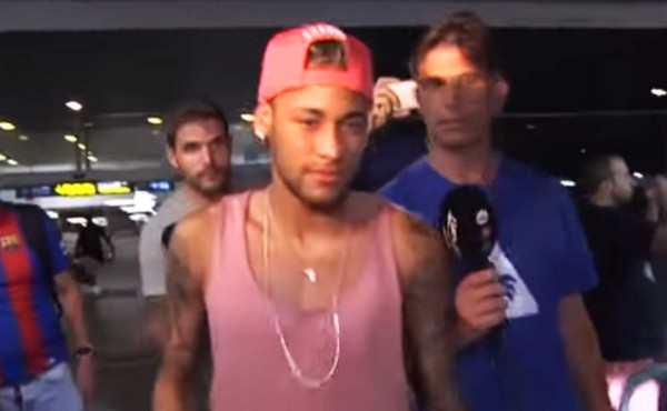 Neymar volvió a Barcelona y no desmintió el rumor del PSG