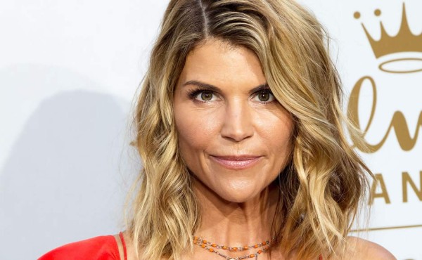 Lori Loughlin pierde trabajos por fraude universitario