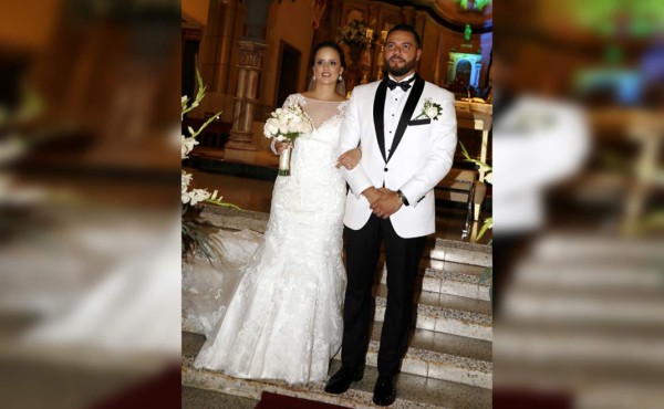 Cita para brindar por el amor de los recién casados Carmen Rivera y Jorge Theodoracópulos